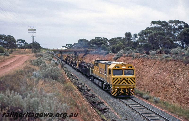 P23226
Q class 312, on acid train, cutting, sleepers, Binduli, EGR line, side and front view 
