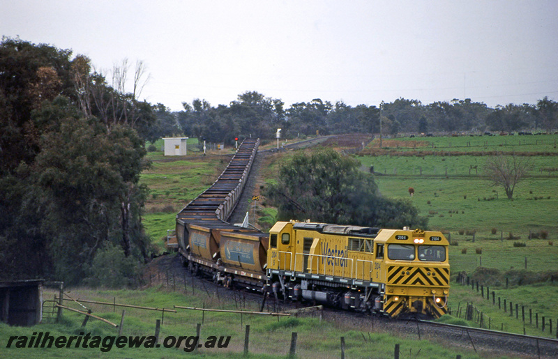 P23230
S class 2104 on coal train, rural setting, Brunswick East, BN line, side and front view
