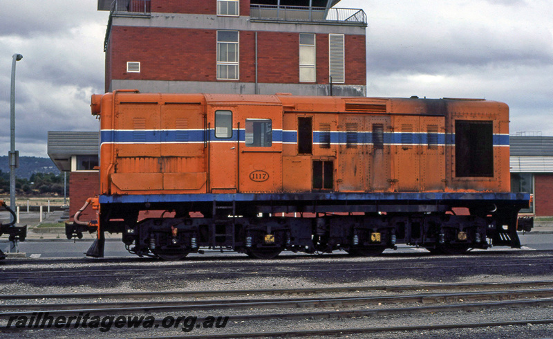 P23233
Y class 1117, control tower, Forrestfield, side view
