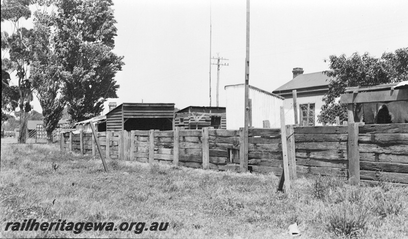 P23237
Brunswick Junction - fence constructed using railway sleepers. SWR line
