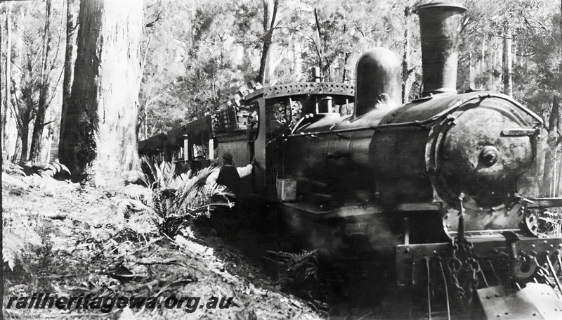 P23240
Institute of Australasian Engineers South West Tour - trip on SSM Pemberton Mill train. Photo of train hauled by SSM G class locomotive. PP line.  
