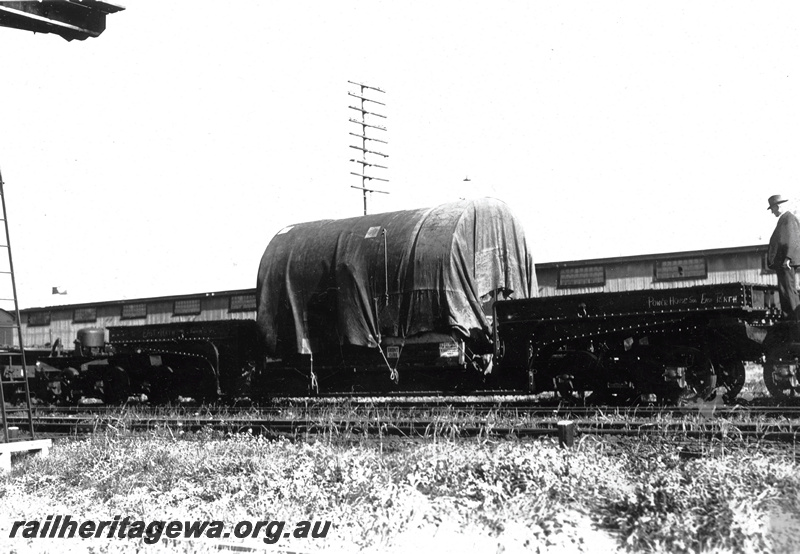 P23250
QX class 2300 trolley (well) wagon with large load covered with a tarpaulin, mainly a side view 