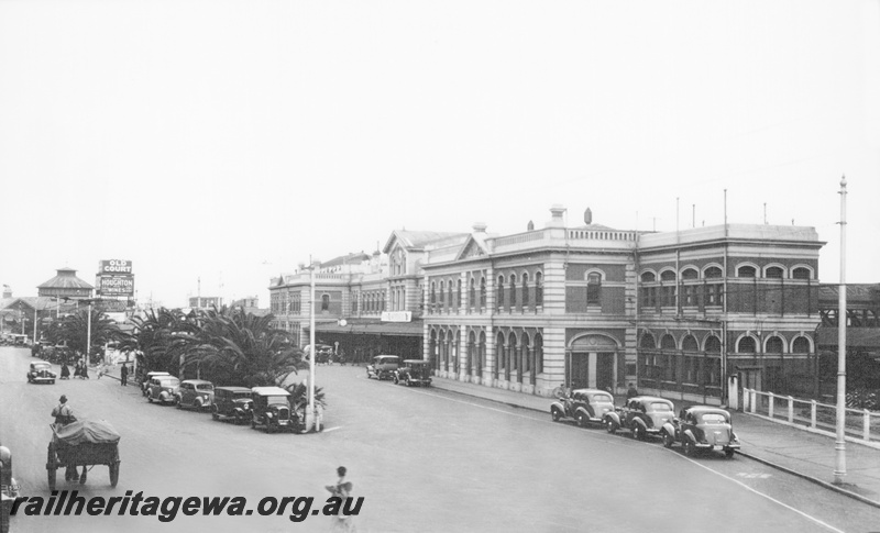 P23252
Perth Railway Station Wellington Street, looking west. ER line.
