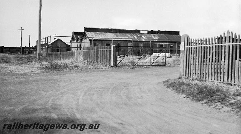 P23257
Bunbury - buildings. SWR line
