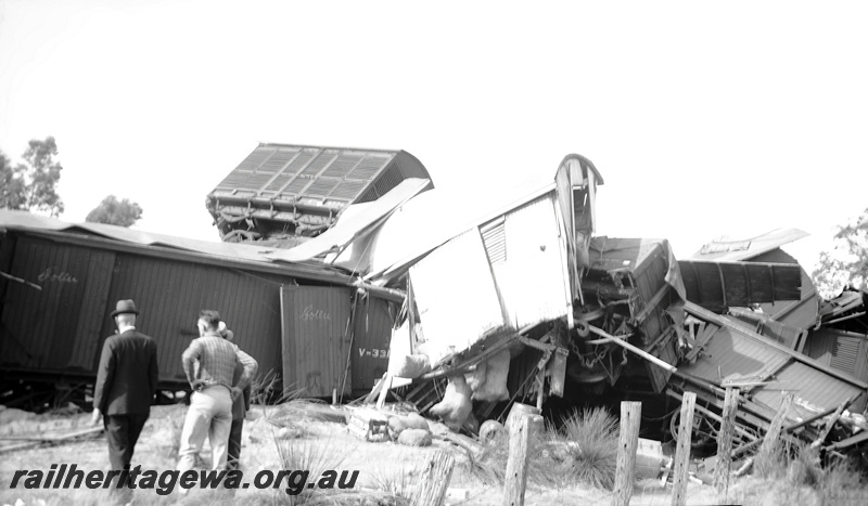 P23279
Swan View derailment. Driver fatally injured
