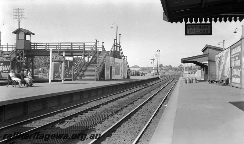 P23280
Claremont Station. View from Fremantle platform looking east. Two island platforms and connecting footbridge, Signals in background. ER line.
