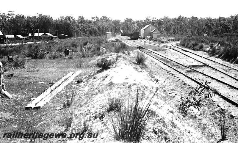 P23294
Commissioners South West Inspection Tour ,  station with station building and passing loop. Buildings on left of line including Railway Hsotel., Northcliffe, Ppline
