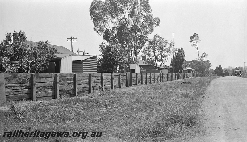 P23301
Brunswick Junction - sleeper fence along the rear of railway houses. SWR line.
