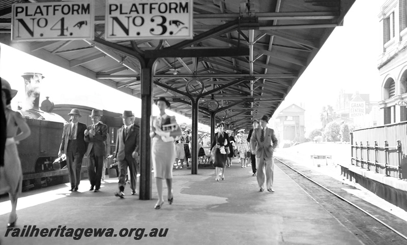 P23311
Perth Station Platform 4 passengers alighting from suburban train hauled by D class locomotive. C Cabin in background. ER line.
