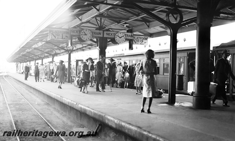 P23313
Perth Station Platform 2 passengers alighting from The Westland Express. ER line
