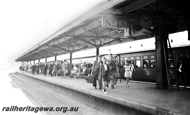 P23316
Perth Station Platform 2 passengers alighting from The Westland Express. ER line
