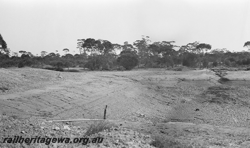 P23338
Koorda water supply - original dam. WLB line.
