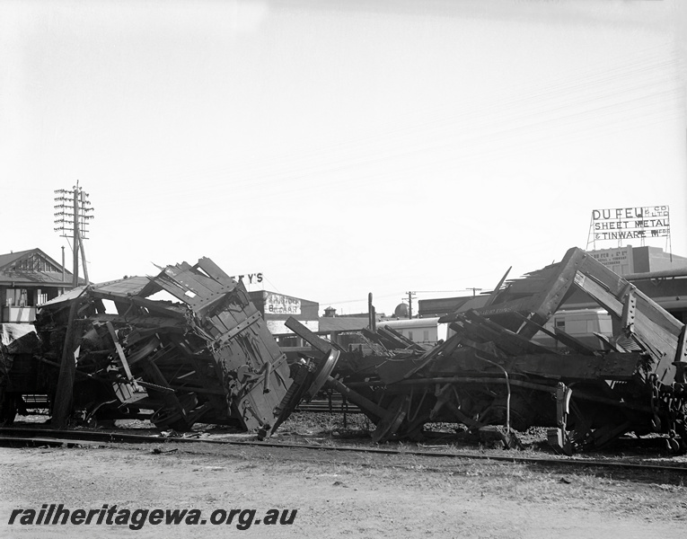 P23349
Perth Yard - derailment numerous wagons damaged. ER line
