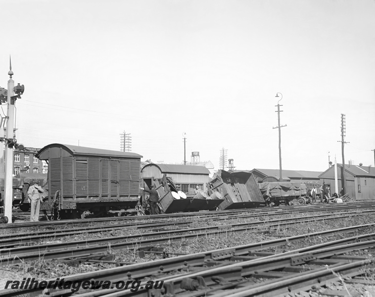 P23351
Perth Yard - derailment numerous wagons damaged. ER line
