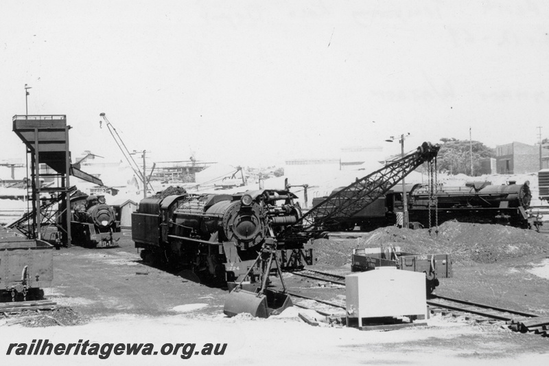 P23357
2 of 2 views of the temporary loco depot at East Perth, V class 1224, steam crane other locomotives, H class 908 4 wheel open wagon, coaling stage, turntable, overall view of the depot
