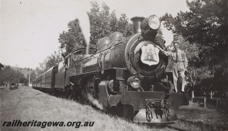 P23359
P class 443 heading the Duke of Gloucester's Royal Train, unidentified man standing on the headstock, extra headlight on the headstock , Denmark, D line, view along the train. 
