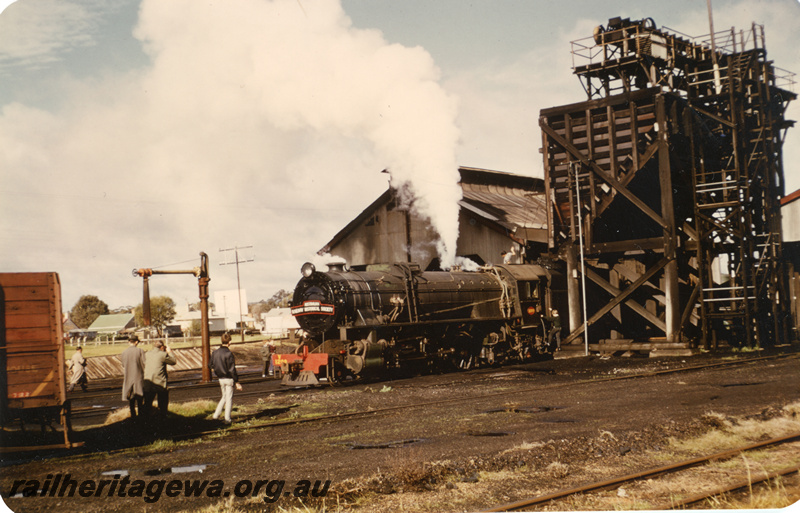 P23365
V class 1209 with ARHS headboard, water column, loco shed, coal stage, loco depot, York, GSR line, tour to York
