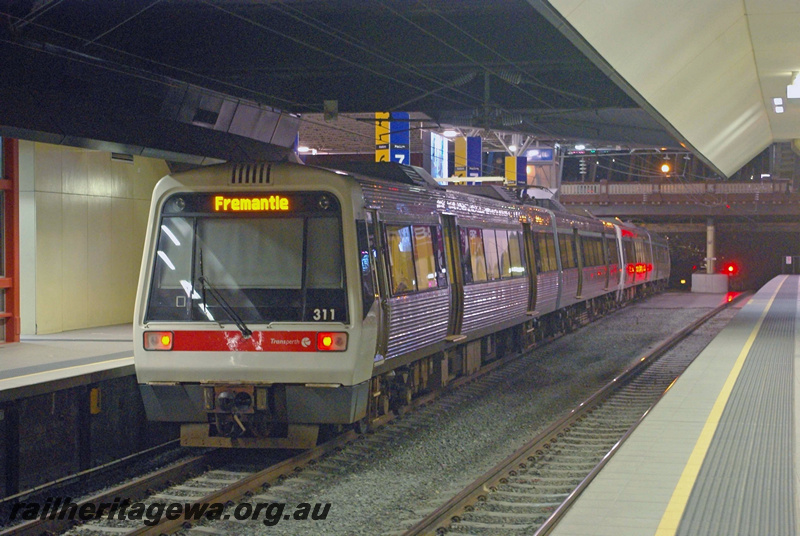 P23371
AEB class 311, AEA class 211, EMU set 11, tracks, platforms, horseshoe bridge, signals, Perth, ER line, end and side view
