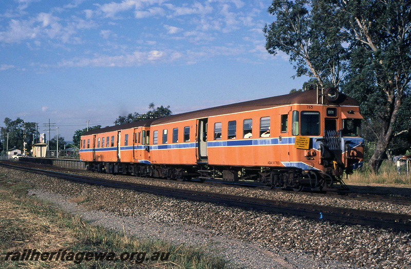 P23387
ADAV class 763 trailer, on 2 car DMU set, platform, station building, Stokeley, SWR line, side and end view
