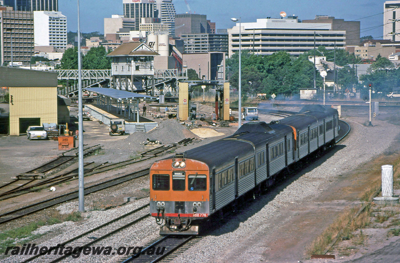 P23389
ADB class 776 trailer, another ADB class trailer, two ADK railcars, on DMU set, signal box, station construction site, city in background, Claisebrook, ER line, front and side view
