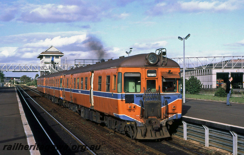 P23397
ADGV class 613, on DMU set, platforms, signals, signal box, overhead footbridge, passenger, Claisebrook ER line, side and end view
