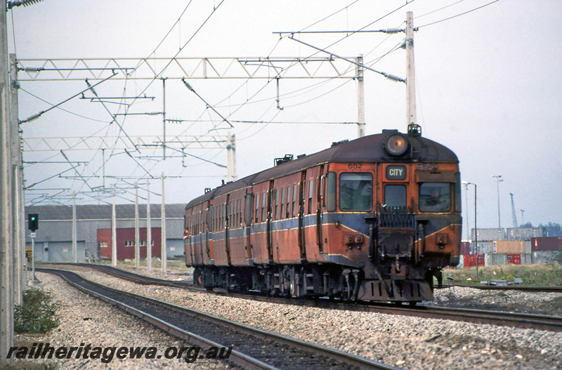 P23399
ADH class 652, on DMU set, overhead wires, signal, container depot, North Fremantle, ER line, side and end view
