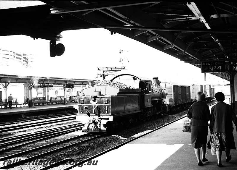 P23417
F class steam loco, shunting wagons, tracks, platforms, canopies, two ladies, another passenger, Platform No 4 sign, signal light, Perth city station, ER line, rear and side view
