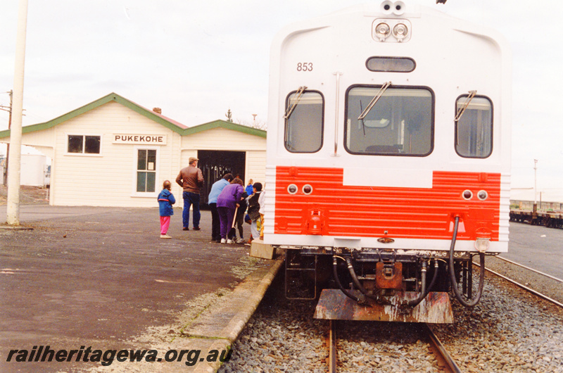 P23425
Former Westrail ADC class 853 railcar at Pukekohe, New Zealand. Head view with station name in background.
