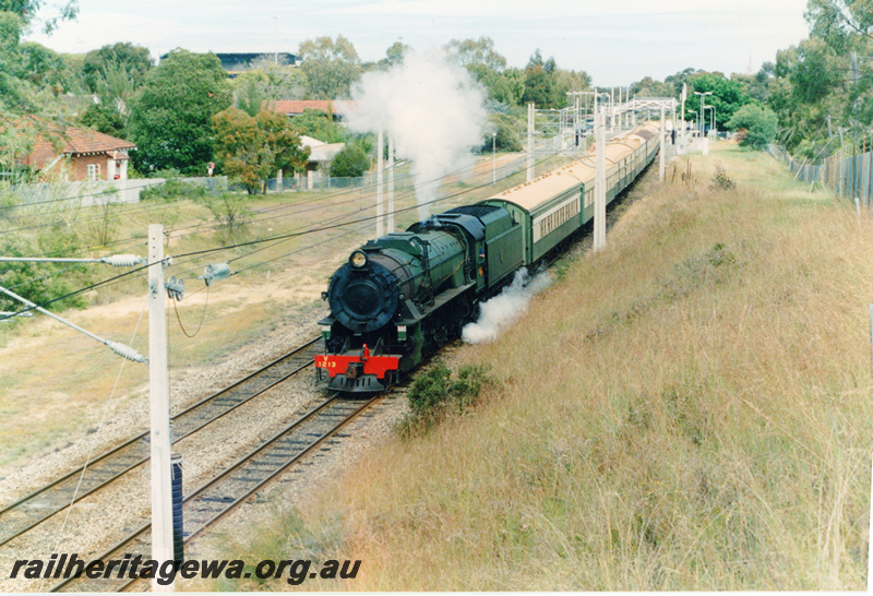 P23430
HVR owned V class 1213 passes through West Leederville. ER line., elevated view along the train
