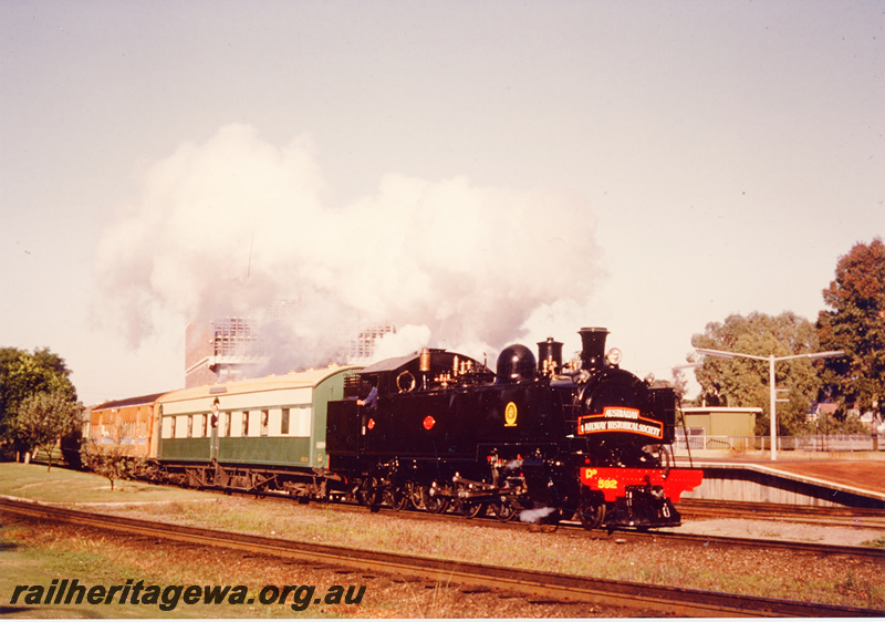 P23434
DD class 592 hauling ARHS City Circle tour passing Perth Terminal. ER line
