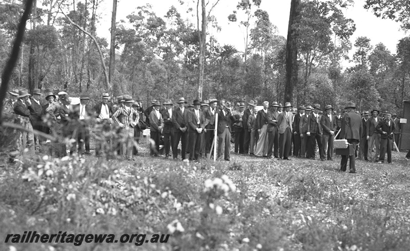 P23487
Group photo of participants, Ambulance Competition, Sawyers Valley, ER line
