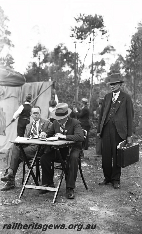 P23489
Judges, table, tent, Ambulance Competition, Sawyers Valley, ER line
