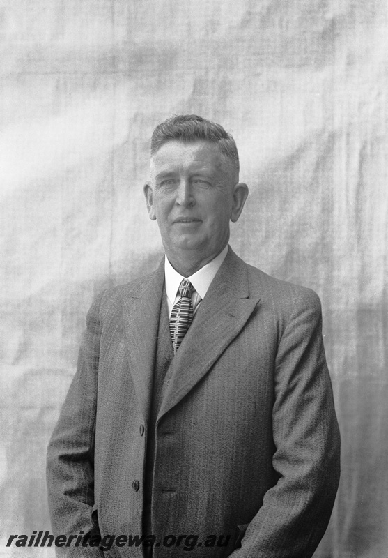 P23498
Portrait photo of Mr Hugh Hamilton (retired)
