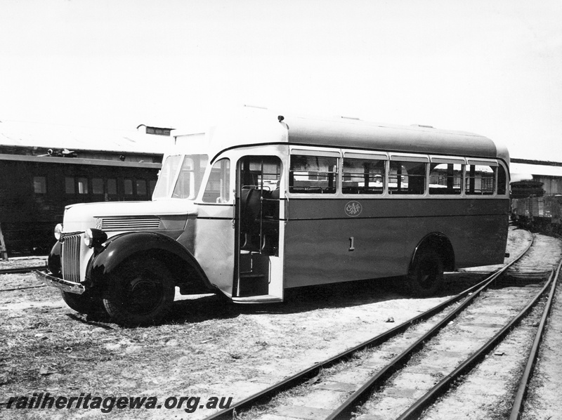 P23528
WAGT No 1 road bus built at Midland Junction workshops for WAGT.
