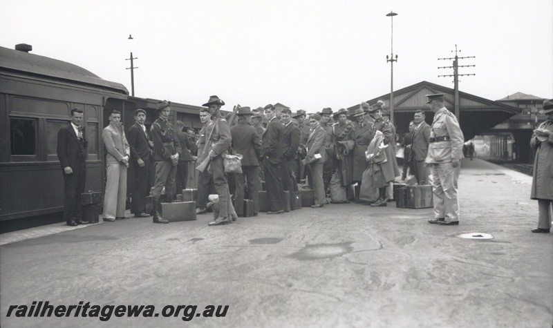 P23533
WW II second quota of 2nd AIF recruits leaving Perth for Northam. ER line.
