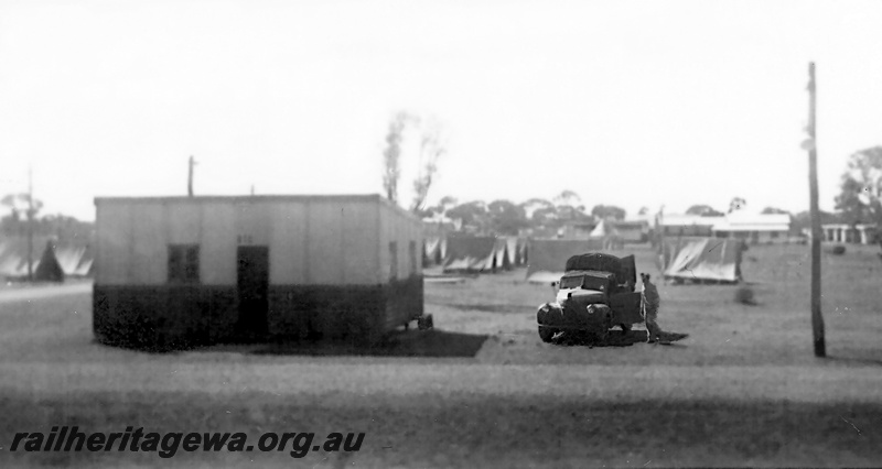 P23538
WW II Railway Transport Office Kalgoorlie. Located near to army staging camp. EGR line.
