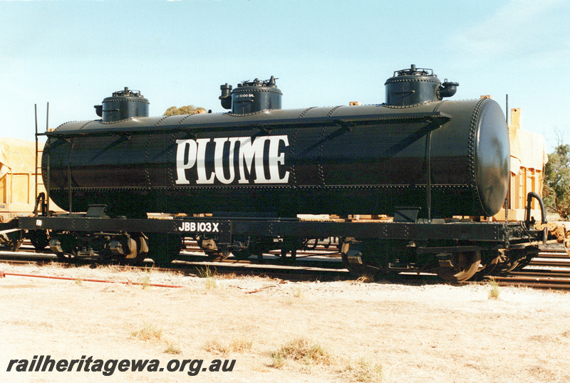 P23553
JBB class103X bogie tank wagon, PLUME livery at Merredin. EGR line.
