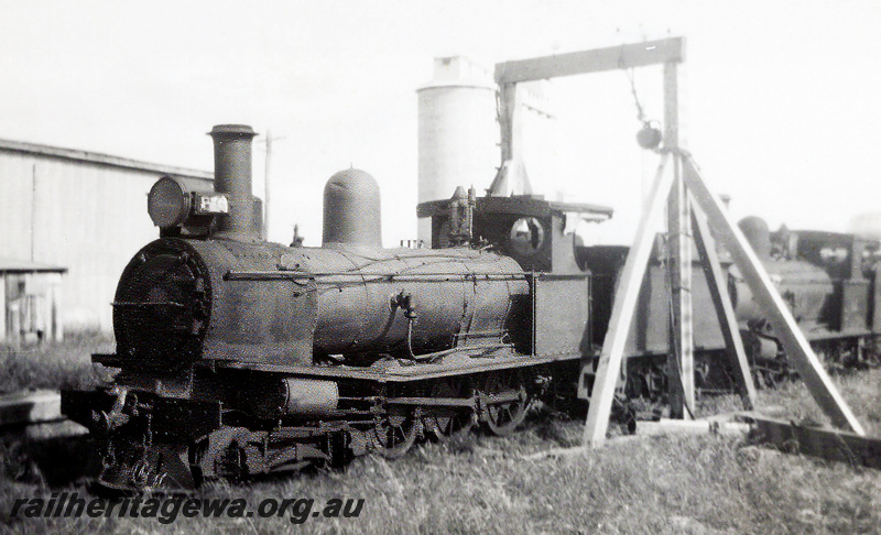 P23554
G class locomotive at Bunbury. This locomotive has the number 42 on tender, 86 on headlight and NGA 86 on cab. SWR line.
