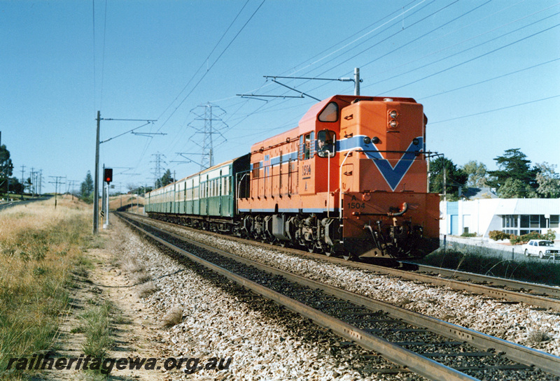 P23564
A class 1504 approaches Rivervale with an Armadale passenger train during the last week of locomotive hauled passenger  train on the Armadale line. SWR line.  
