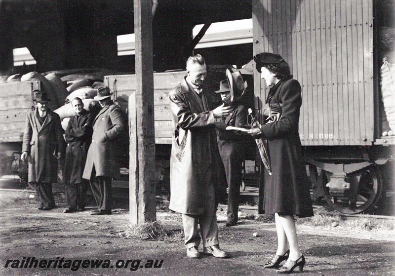 P23584
Presenting a cheque for 83-7-6 in aid of Railway Queen
