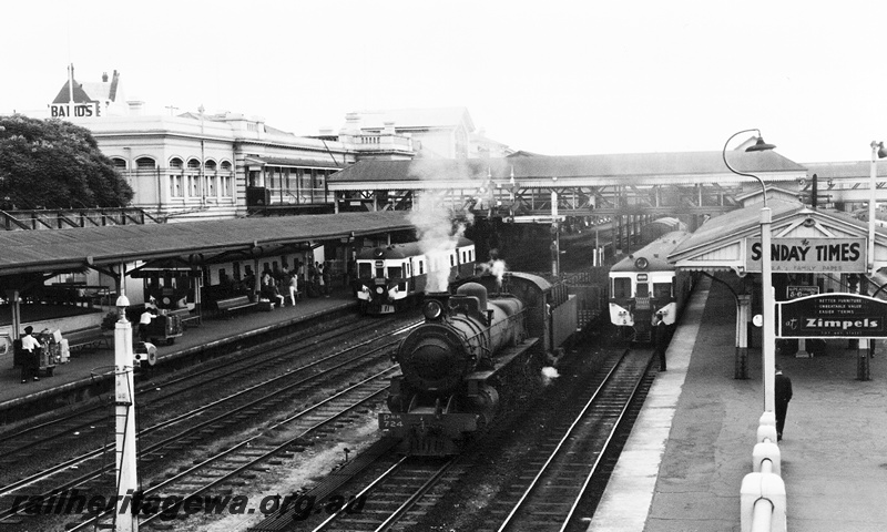 P23593
PMR class 724, DMU railcars, platforms, canopies, overhead footbridge, station building, signal, passengers, Perth station ER line, front and side view from elevated position
