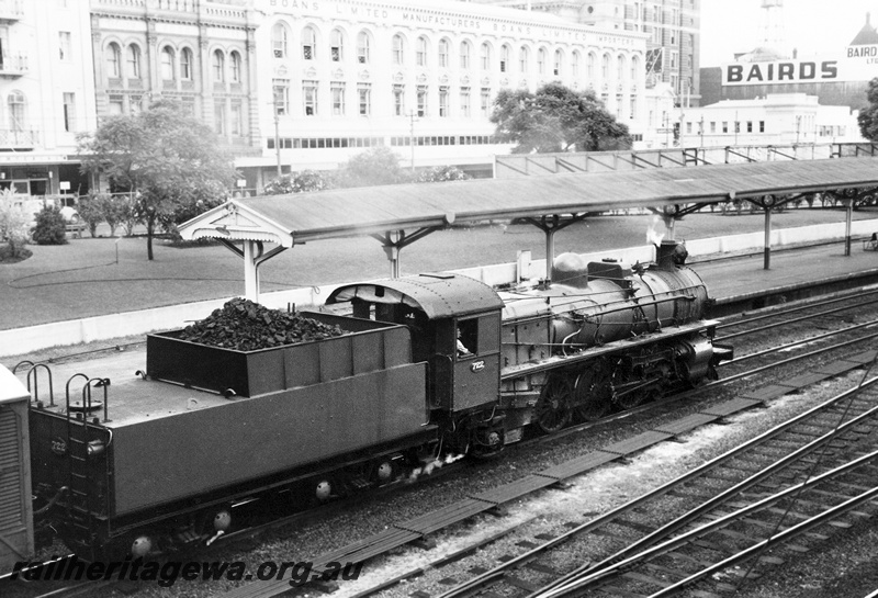 P23597
PM class 722, platform, canopy, stores, 