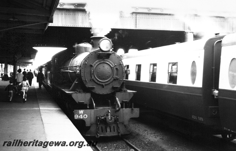 P23598
W class 940, ADU class carriage 589, platform, overhead bridge, passengers, canopy, Perth station, ER line, side and front view from platform
