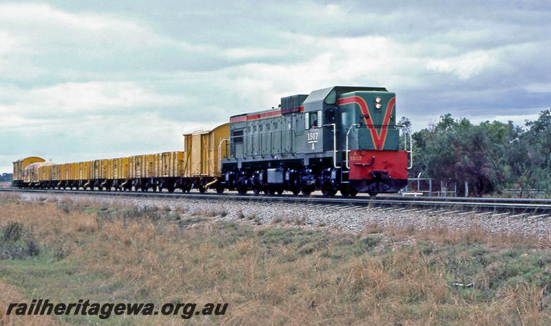 P23874
A class 1508, on goods train, arriving Leighton yard from north, ER line, side and front view

