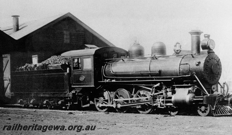P23913
C class 205 , 4-6-0 locomotive with bar cowcatcher, oil headlight and bell, unknown location, side and front view
