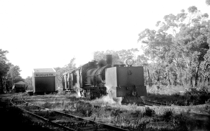 P24062
MSA class 493, on once-a-week, Tuesday morning goods train to Busselton, leaving Flinders Bay station, station building, siding, wagon, Flinders Bay, BB line, side and front view
