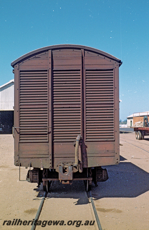 P24136
FD class 14115 wagon, shed in background, end view
