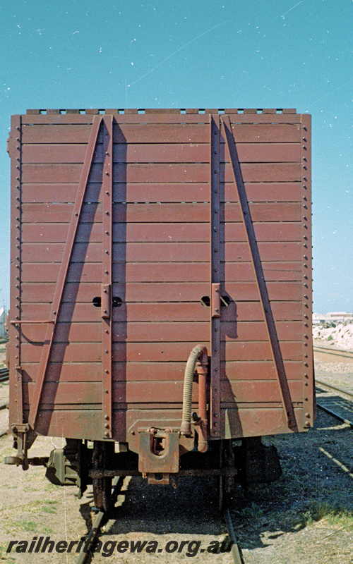 P24137
BE class wagon 20488, Geraldton, GA line, end view
