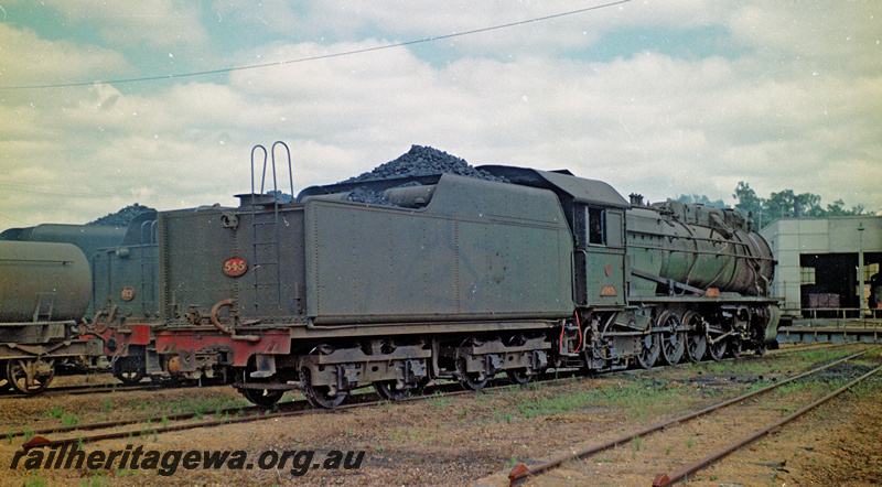 P24162
S class 545, turntable, shed, Collie locomotive depot, BN line, rear and side view
