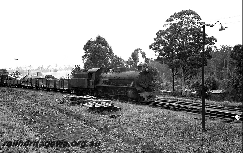 P24235
W class 940, on goods train, pile of sleepers, Pemberton, PP line, side and front view
